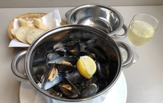 Half kilo pot of mussels Mussel Inn seafood restaurants Edinburgh Glasgow 2