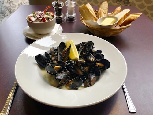 Mussel Inn restaurants Lunchtime Quickie Mussels with Salad